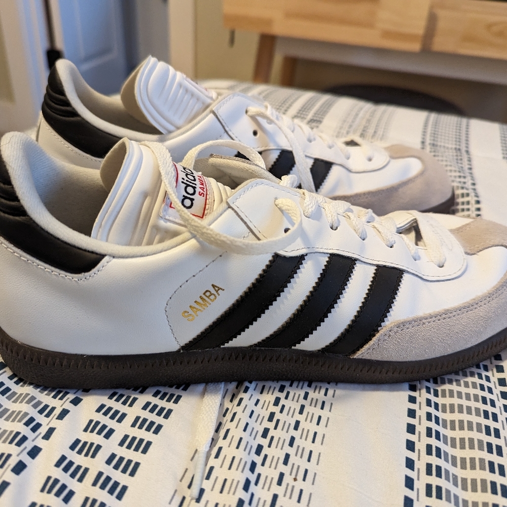 NWOT - Men's 11 Adidas Sambas Soccer Shoes